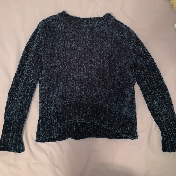 Green sweater - Picture 1 of 3